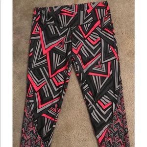 Geometric print workout capris